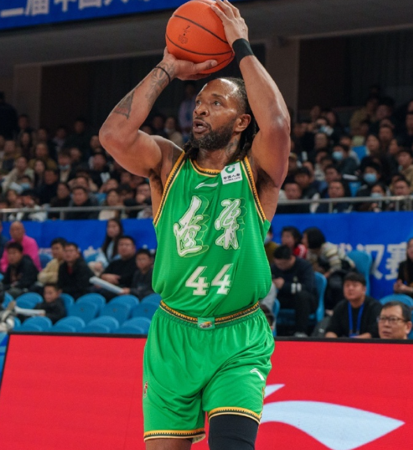 威爾斯26+4獻關鍵罰球！遼寧險勝寧波避連敗 付豪16+10馬丁14分