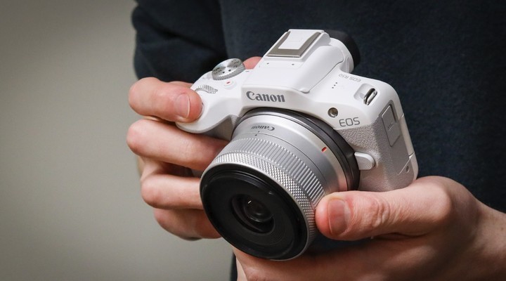 佳能发布两款新相机,更轻更便宜的全画幅入门新机来了_腾讯新闻