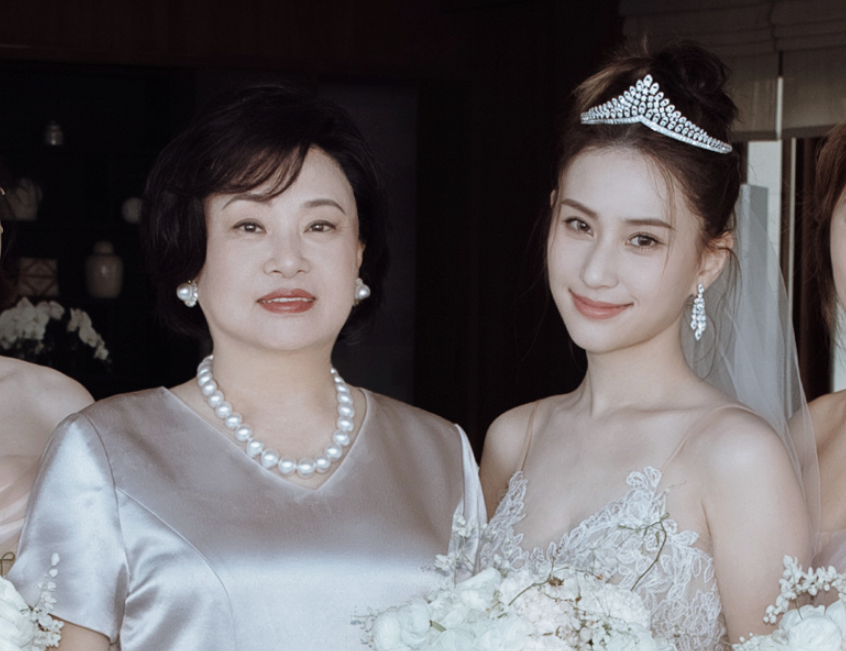 何超欣否认与何超莲失和但赌王子女们为何总矛盾不断
