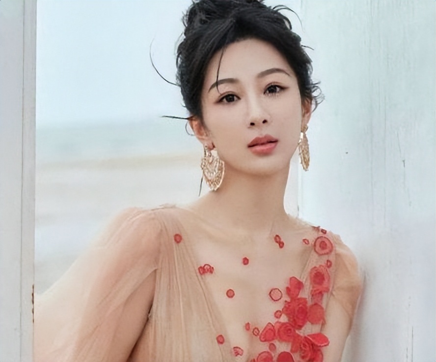 曾被前辈劝退,如今是收视女王,杨紫是如何走向事业巅峰的?_腾讯新闻
