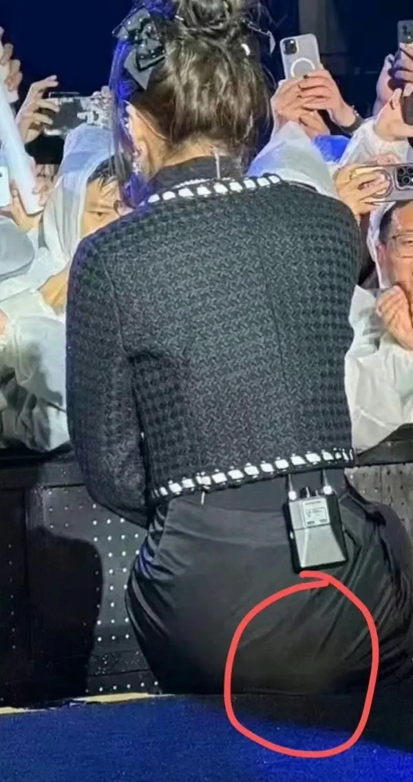 网传张韶涵演唱会拉稀!裤子处有异常,演出结束后虚弱到不能行走