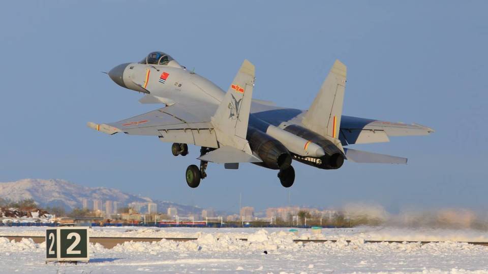 歼-21、直-21悄然问世，国产隐身轰炸机其实叫“轰-21”？_腾讯新闻