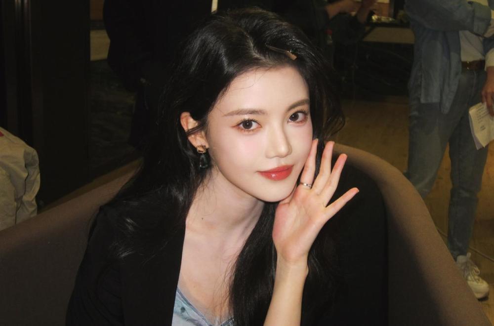 图片来自孙珍妮微博与白鹿的合照在我看来,孙珍妮是我见过的,爱豆转