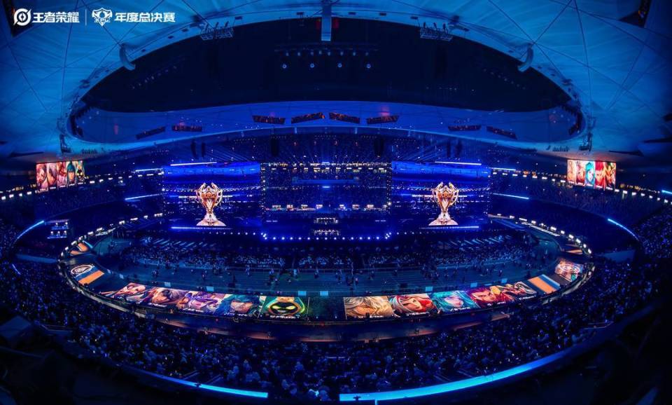 九年跋涉，一朝登顶：三代KPL选手，共赴鸟巢巅峰之约_腾讯新闻