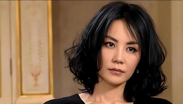 官宣离婚仅30天 李亚鹏再遭重创 网友：王菲最怕的事成真