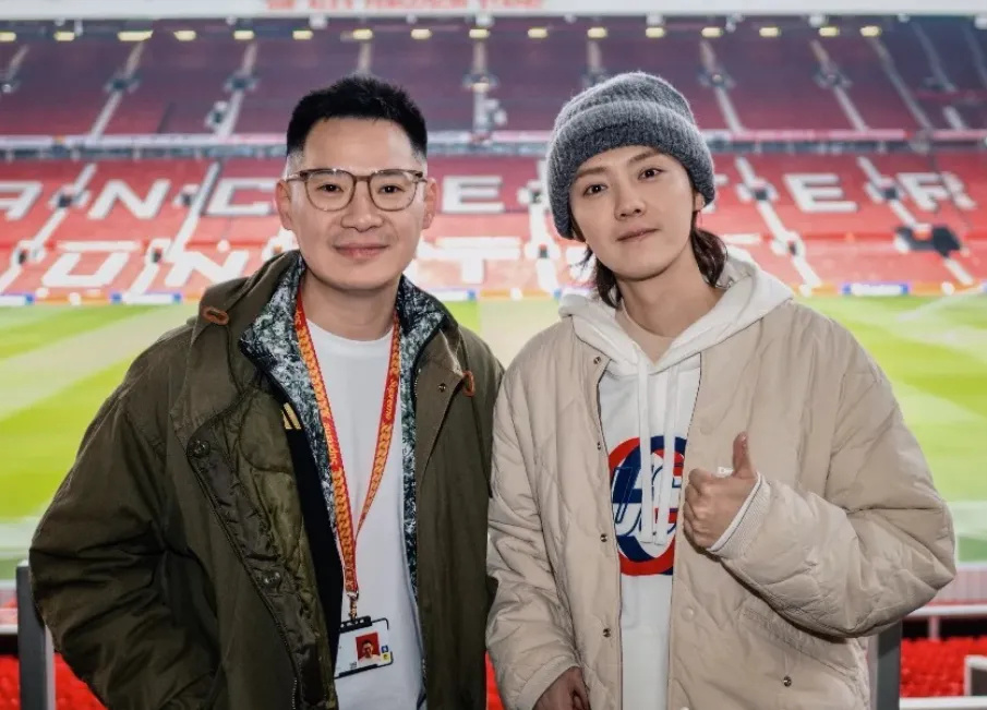 关晓彤,鹿晗越来越有夫妻相,最新露面双双浮肿,被吐槽太爱喝酒_腾讯