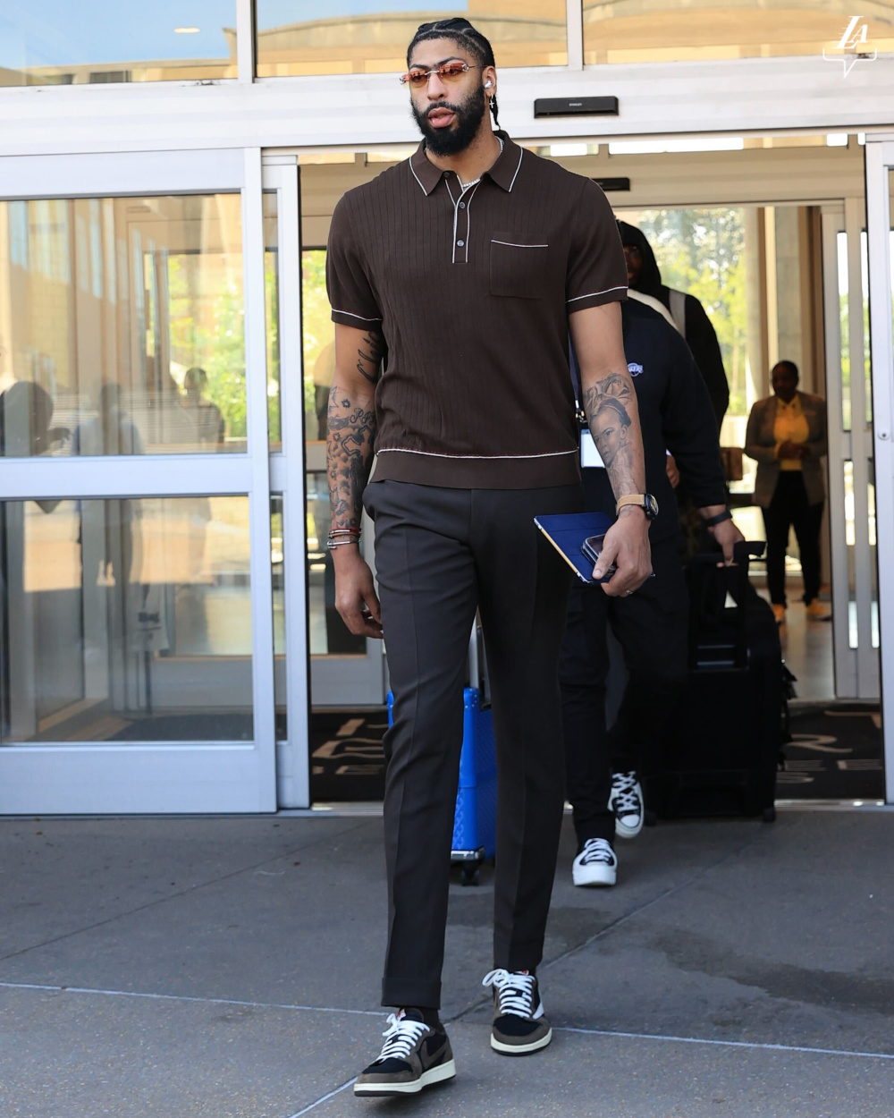 莫兰特因伤缺战g2湖人官宣全员出战詹皇浓眉率队冲击20