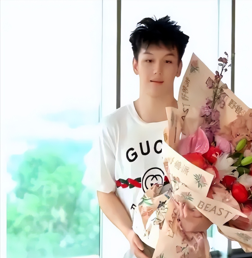 晴格格王艳的儿子被传保送北大,走奶茶妹妹老路