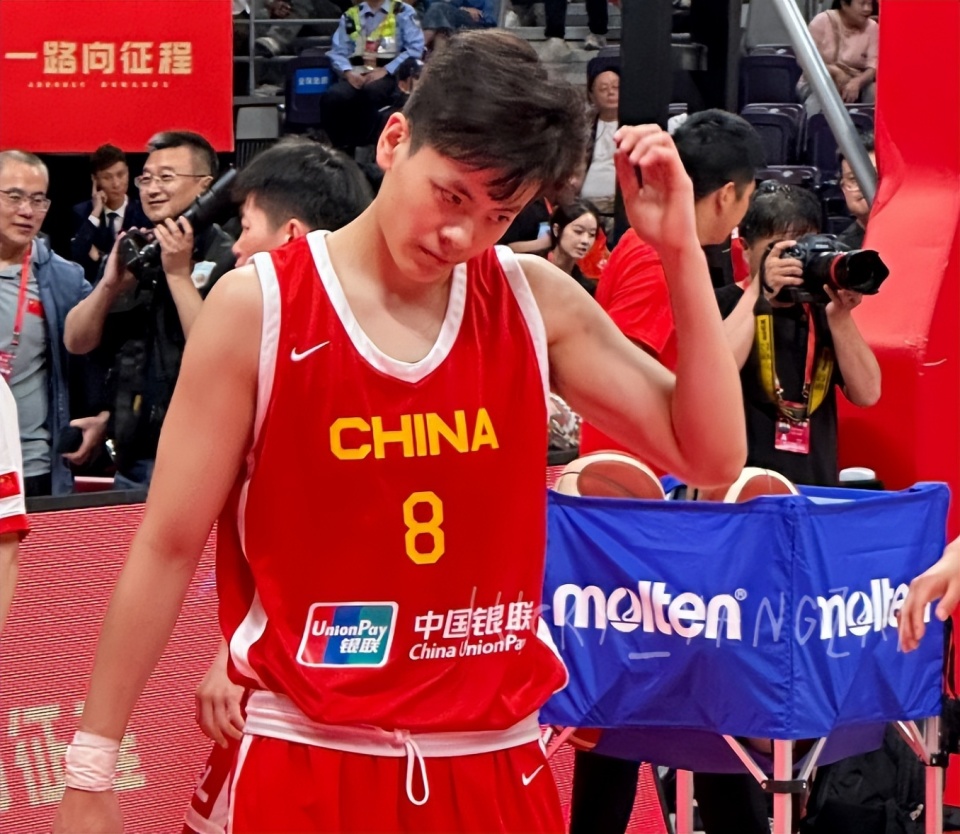 又帅又能打！中国女篮22岁新星蜕变，两战砍20分，郑薇打造新武器_腾讯新闻