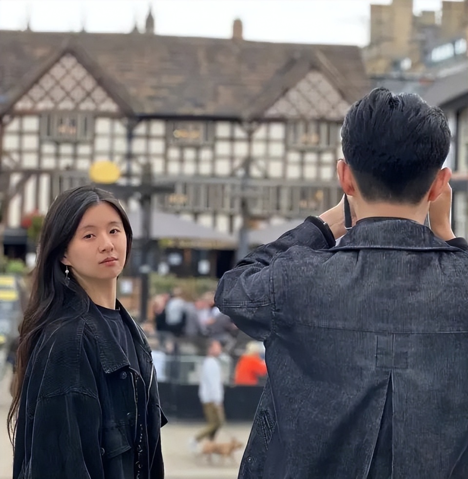 大学毕业的小彩旗变样了!离开杨丽萍之后,她的人生路越走越艰难