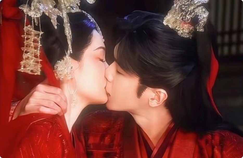 《庆余年2》吻戏太欲了,张若昀搂着李沁脖子亲,画面暧昧太好磕