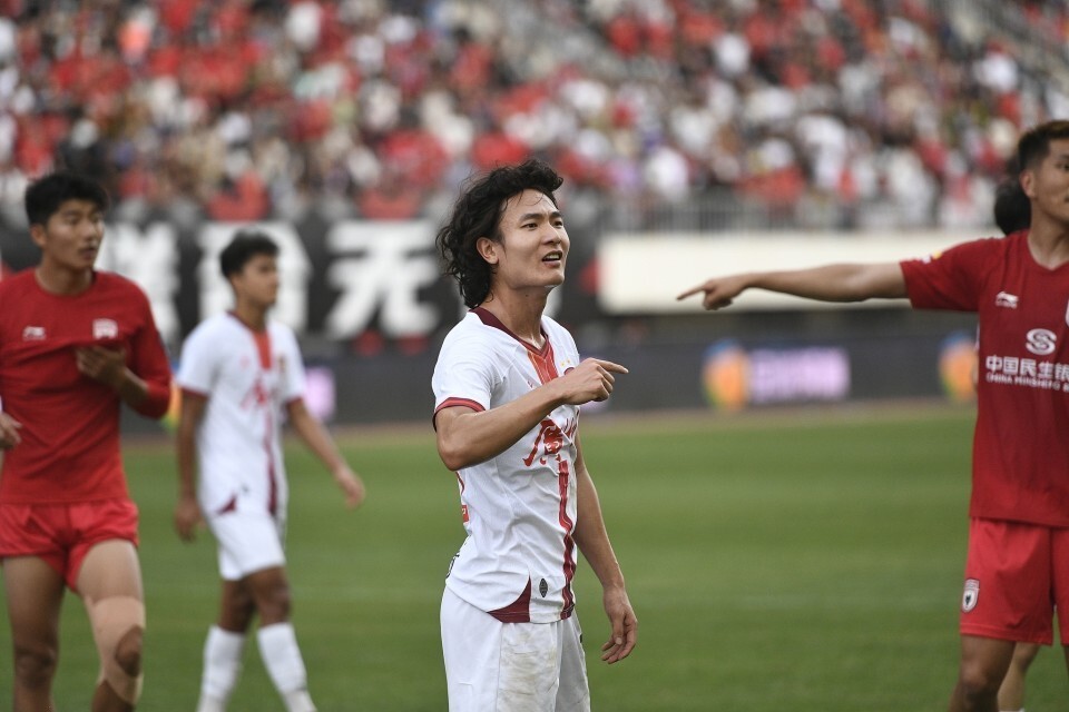 青训之光双向奔赴！廖锦涛出征东亚杯，王非尼亚造点助U16国少2比1绝杀乌兹别克斯坦