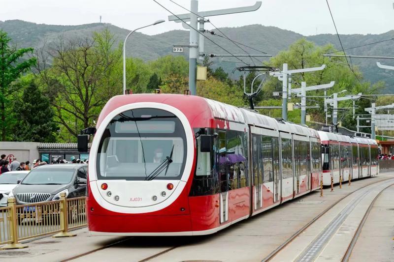 加大运力五一假期有轨电车西郊线采用重联列车模式运营