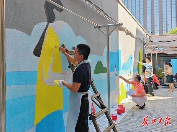居民出力，共建单位出资，他们将社区共同记忆画上墙_腾讯新闻