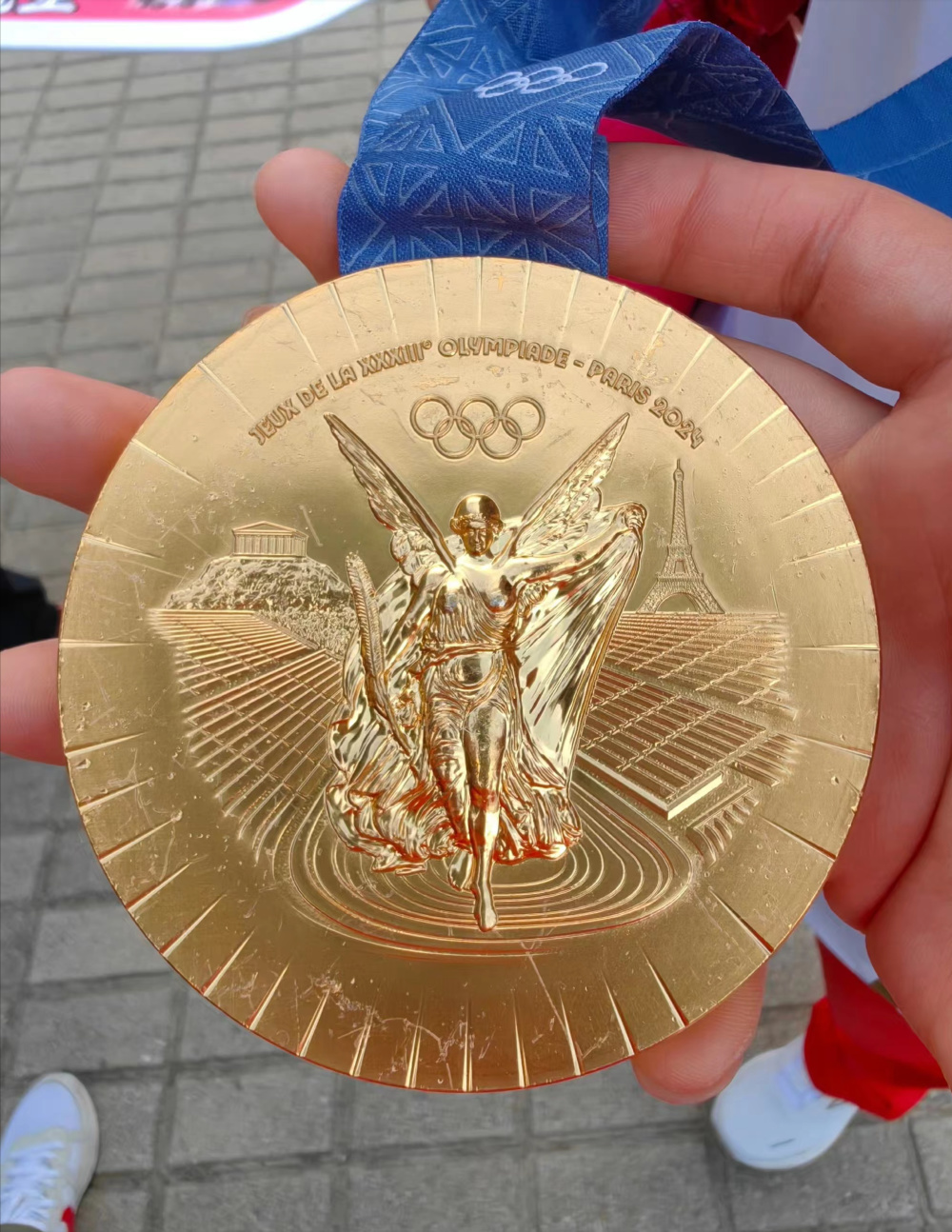 晒金牌发现划痕,08奥运金镶玉仍完好无损