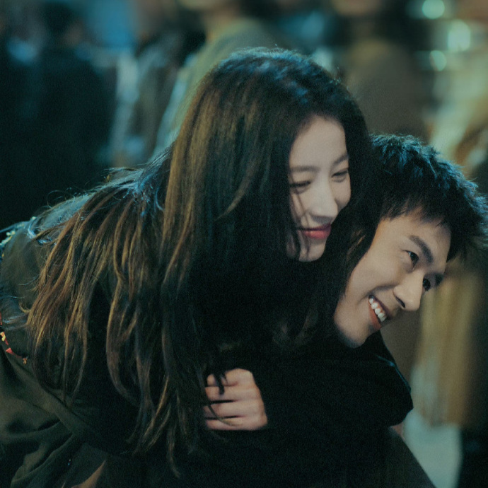 周雨彤《春色寄情人》大秀性张力:本是"姬圈天菜",却成熟女代表?