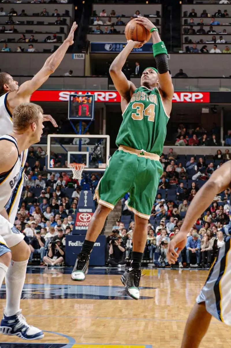 皮尔斯看扁马刺活塞,直言能上场砍20分