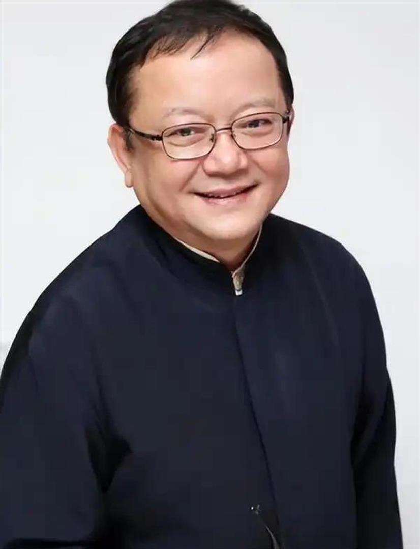 娶小20岁女粉，60岁老来得子的王刚现状曝光，幸福背后有心酸_腾讯新闻