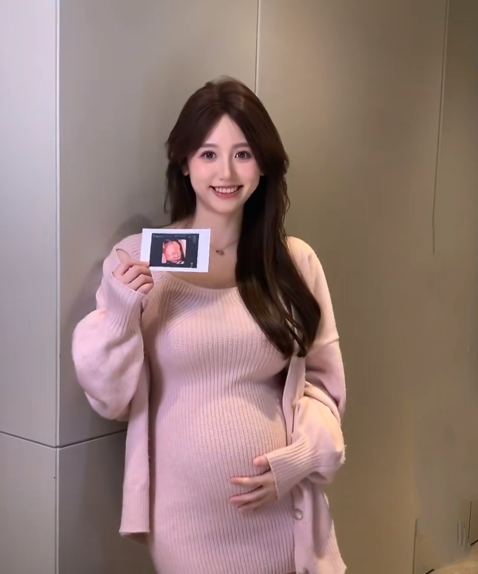 一栗小莎子路人生图曝光，笑容甜美颜值出众，生完孩子还不到两个月-腾讯新闻