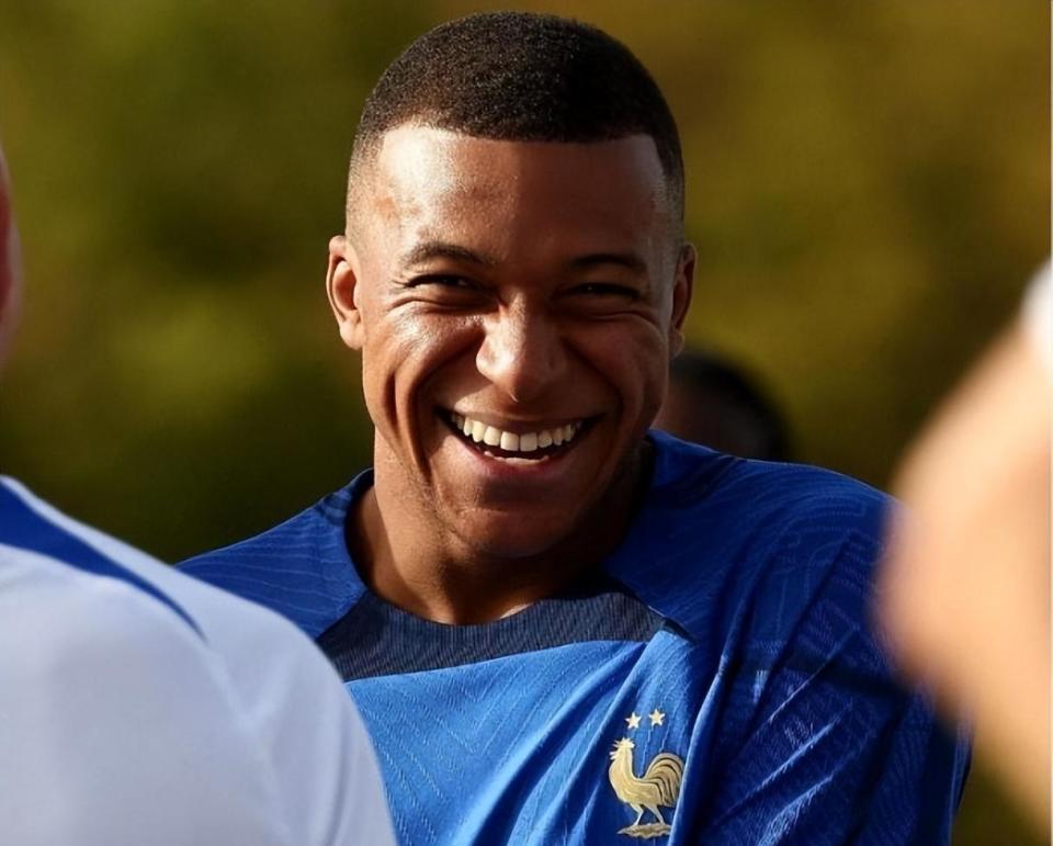 欧洲杯聚焦:25岁的姆巴佩遭遇淘汰,0金球奖的窘迫,距偶像梅罗越来越远