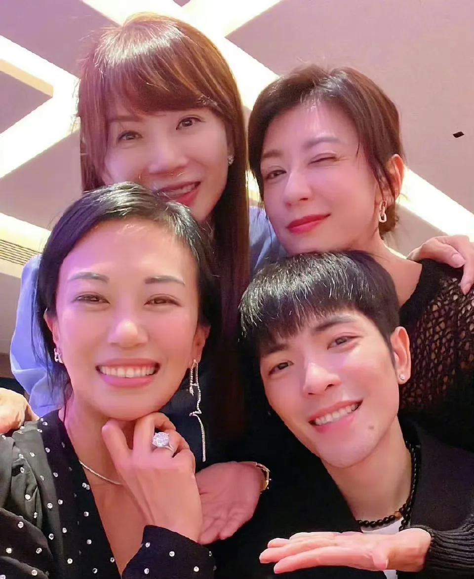 小s采访问萧敬腾女朋友是不是林有慧,萧敬腾直言只想自己通过秀恩爱