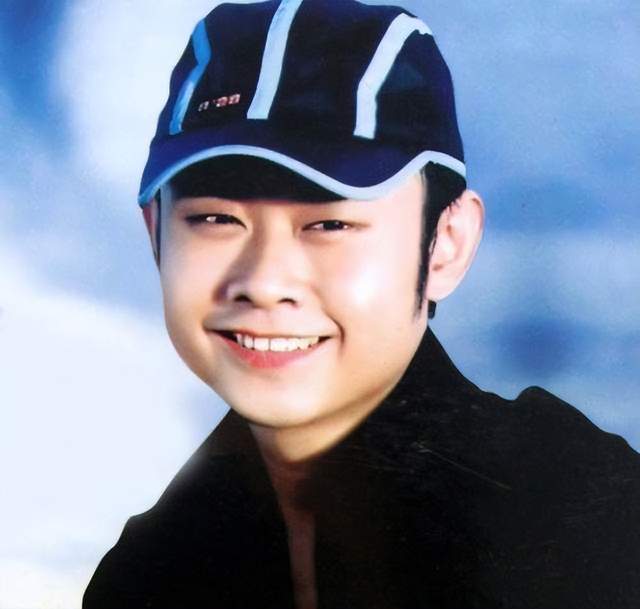 刀郎入驻短视频平台首次现身身材发福变光头网友纷纷点赞关注