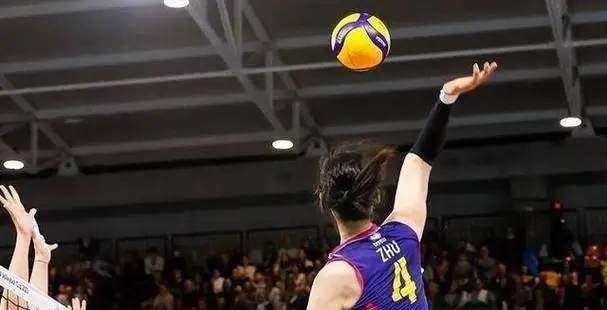 朱婷帮助斯坎迪奇逆转取胜,世界第一主攻扣球太暴了