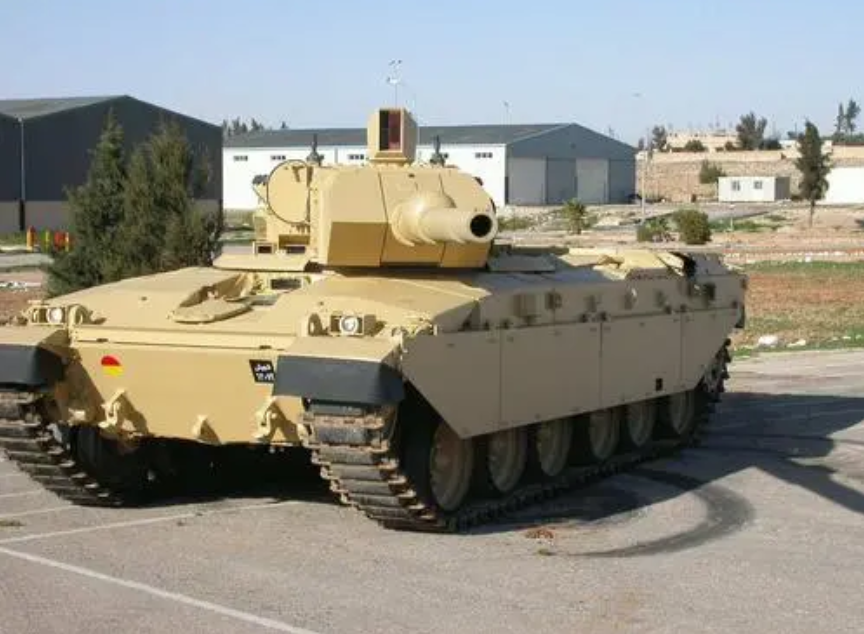 疑似中国第四代坦克方案出现，突破传统布局，一辆战车两个车体？thanksin2023已更新(今日/微博)