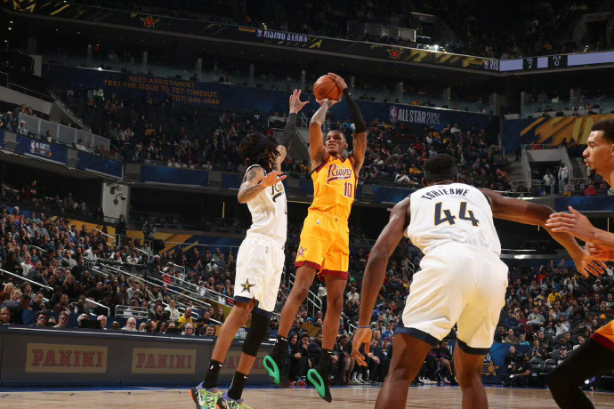 罗斯队13分大胜夺冠马瑟林两战22分荣获mvp全场狂欢庆祝