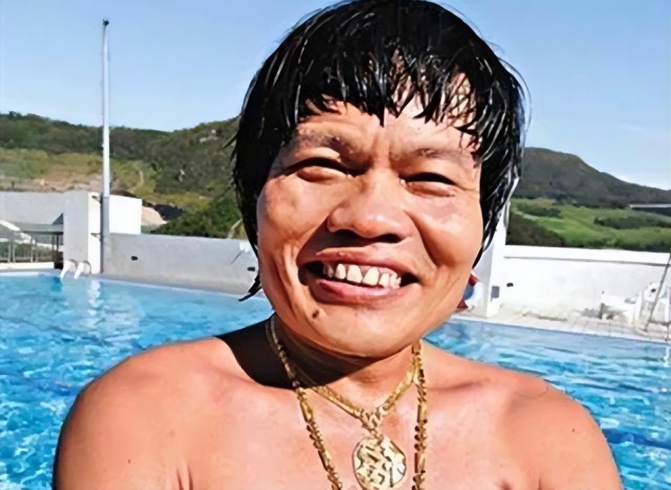 香港最丑男人大变身71岁八两金变潮叔新造型撞脸罗莽引热议