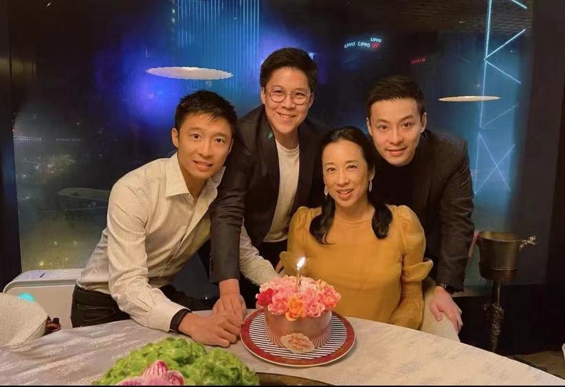 霍啟剛透露，不當香港小姐評委的原因，因為媽媽會第一個拒絕 - 