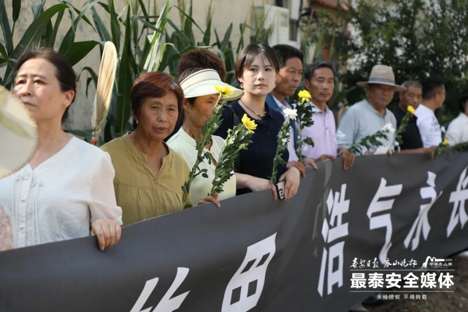 魂归故里！见义勇为英雄栾留伟的骨灰，被护送回泰安宁阳_腾讯新闻