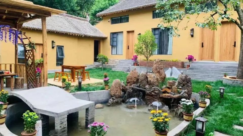 总有一家满足你倚山看星的向往重渡沟里上百家民宿小院看星,山林入梦