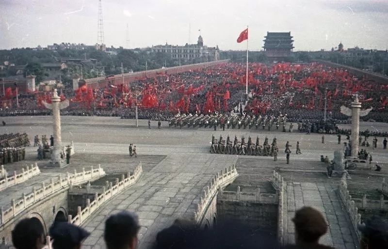 现在问题来了,1984年国庆三十五周年的大阅兵,究竟有何特别之处呢?