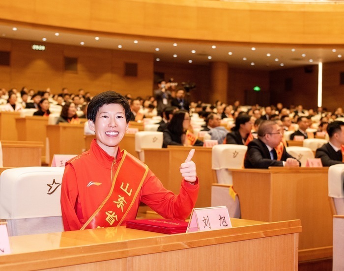 山东省表彰自强模范与助残先进，独臂女将刘旭等获殊荣_腾讯新闻