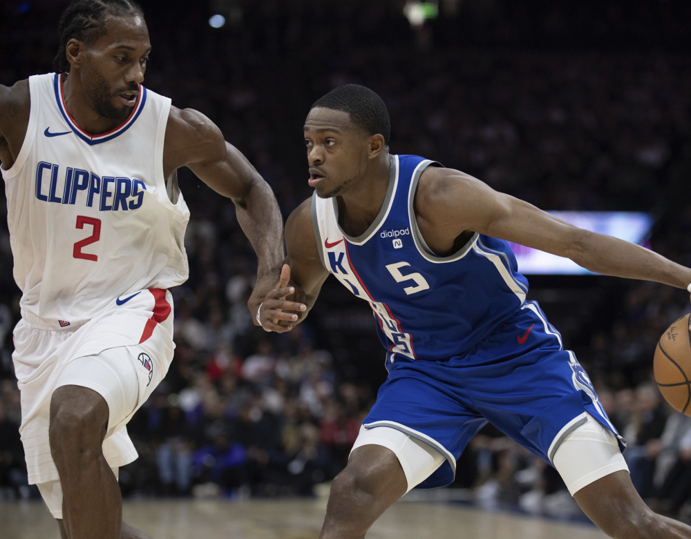 本场数据快船:哈登14中8,三分8中5,拿到了26分6助攻5抢断3篮板,生涯第