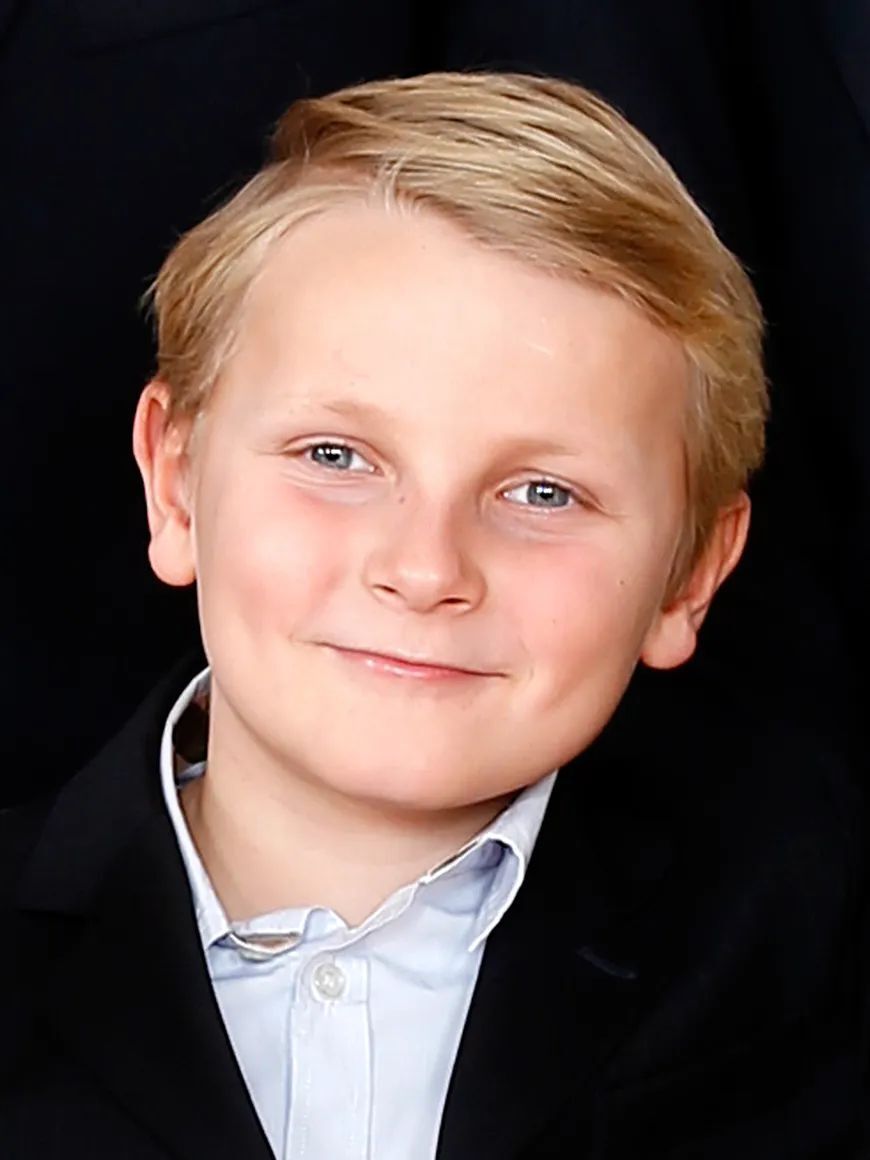 挪威无存在感小王子庆祝18岁生日 网友:真不是38?_腾讯新闻