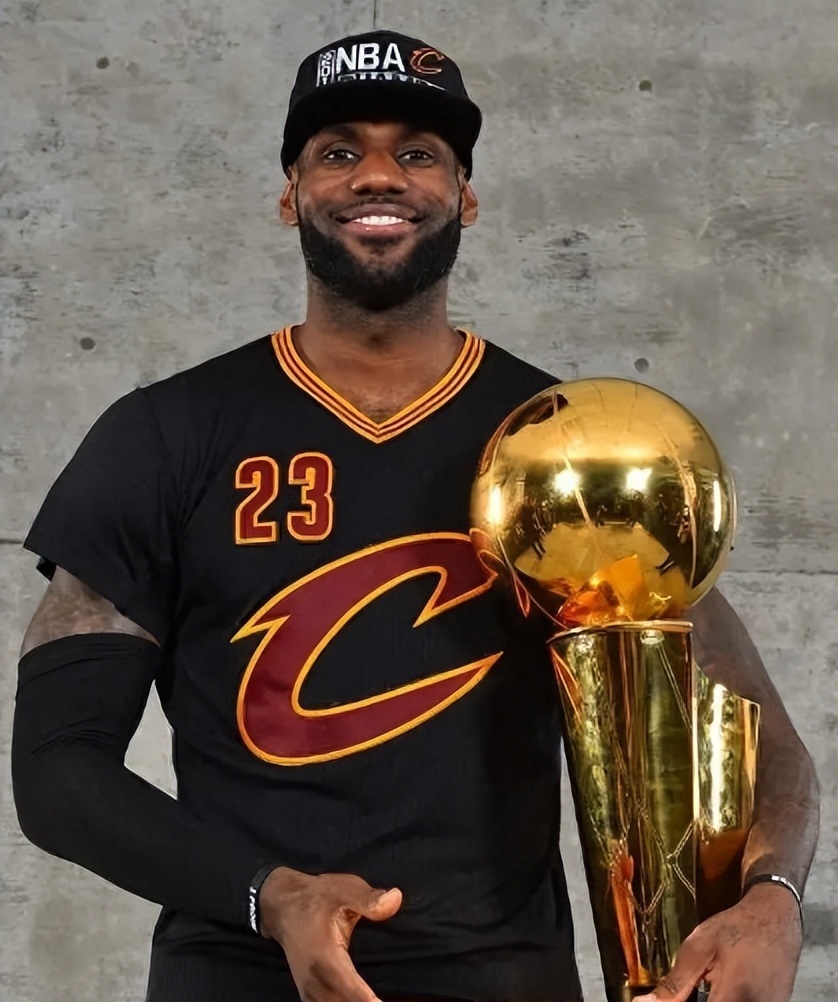 美媒评nba中30支球队的队史第一人:库里勇士队魂,詹姆斯当之无愧