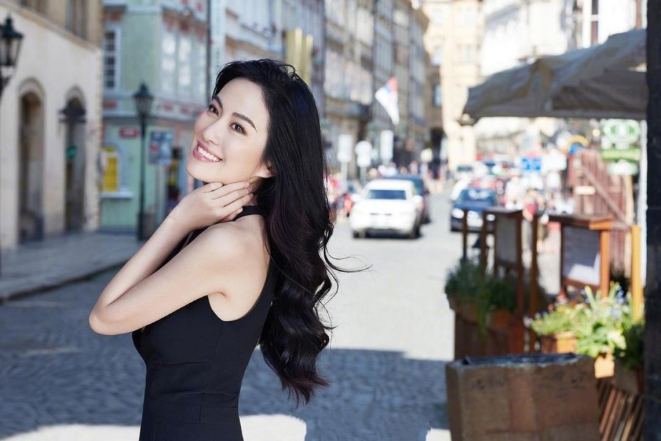 叶璇的摆烂或多或少与感情经历有关,叶璇当年与小默先生的恋情可以说