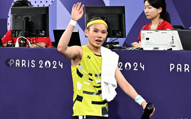 在小组赛最后一战碰上自己的好友,泰国名将因达农,戴资颖受到伤势影响