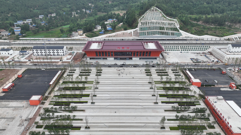 万千气象看四川丨巴南高铁开通:一县设两站 仪陇将一步迈入高铁时代