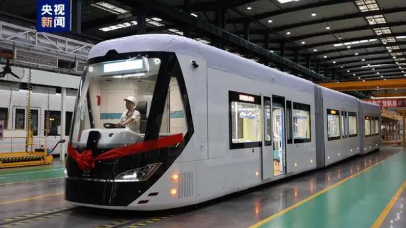 智轨全称"智能轨道快运系统",是中车株洲所全球首创,自主研发的兼具