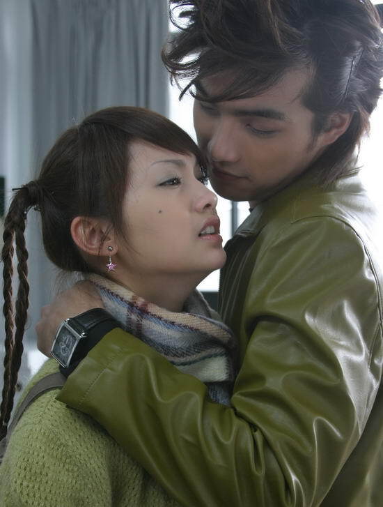 刚翻红便被告性骚扰?贺军翔:"好丈夫"人设翻车,过往争议不断