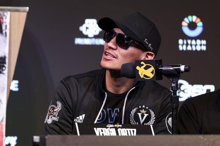 称重仪式结束!小维吉尔·奥提兹明天将和博哈楚克争夺临时拳王