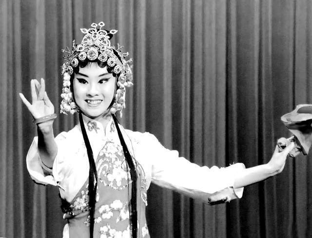 杨春霞：70年代曾红极一时，可她心底最大的痛，是深爱的人，已离开17年_腾讯新闻