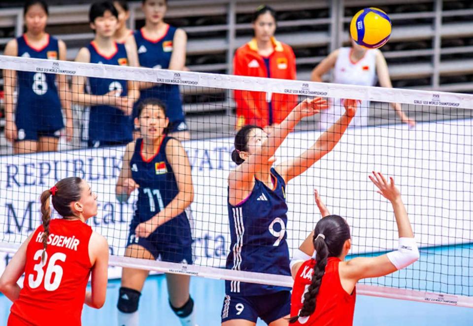 单局耻辱9-25！U19女排被土耳其打崩！女排精神一夜蒸发，主帅袁志临场哑火引众怒