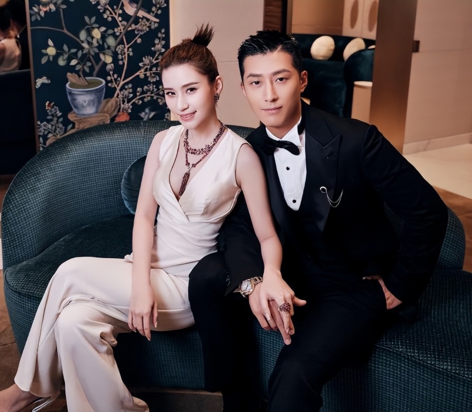 港媒曝何超莲窦骁将在巴厘岛大婚,邓紫棋twins等已收到伴娘邀请