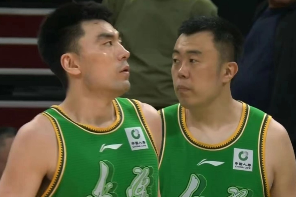 辽宁男篮37分大胜深圳赵继伟2410张镇麟2157沈梓捷低迷