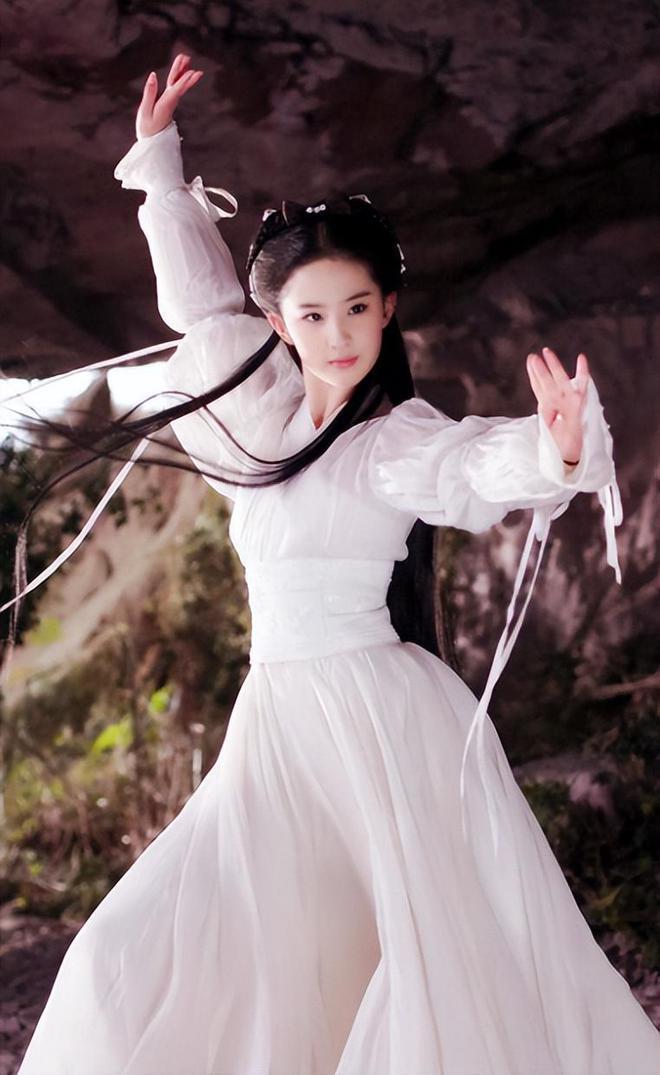 当歪瓜脸混进美人堆,同框即比美,颜值差距一目了然