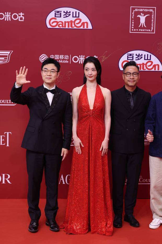 上海电影节,舒淇松弛,周冬雨身材好,胡歌吴磊拥抱,倪妮美_腾讯新闻